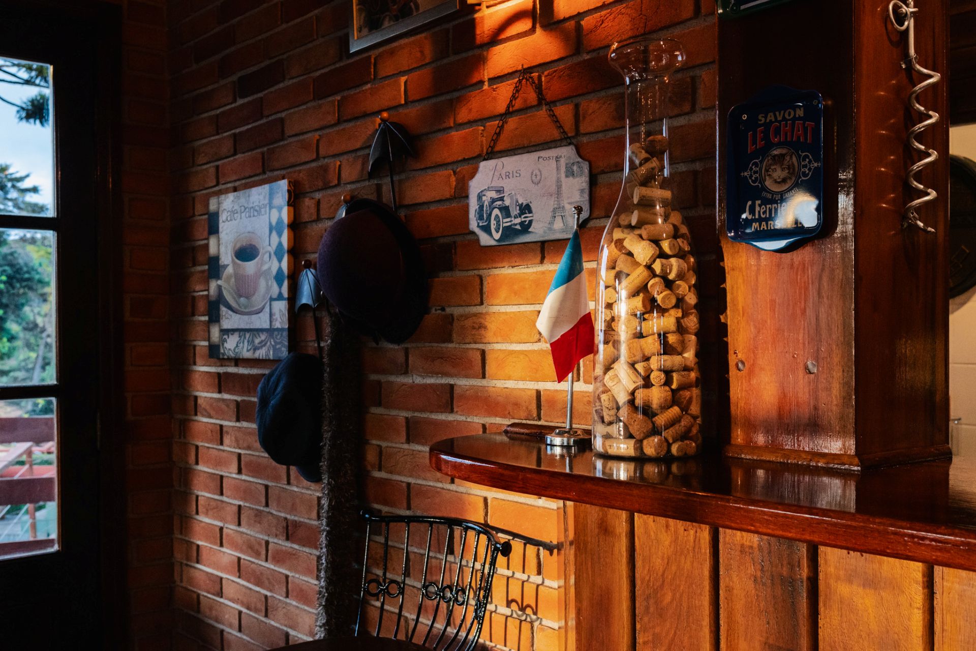 Petit Paris Bistro 14